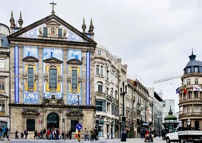 a tall clock tower in front of a building at Feel Porto in Bolhão 