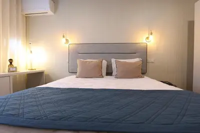 a bedroom with a large bed with two pillows at Hotel America in Porto