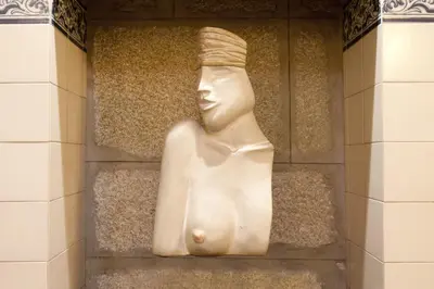 a statue of a woman on the side of a wall at Hotel Internacional Porto in Porto
