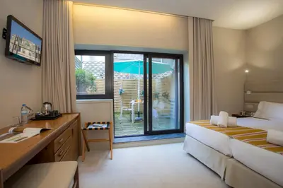 a bedroom with a bed and a desk and a window at Casual Inca Porto in Porto