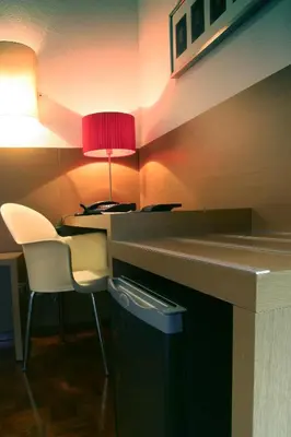 a desk with a red lamp and two chairs at Costa do Sol B&B in Porto