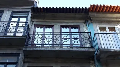 a balcony on the side of a building at Porto Village Inn in Porto