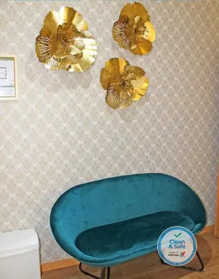 a green bench with yellow flowers on a wall at Vivacity Porto - Rooms & Apartments in Porto