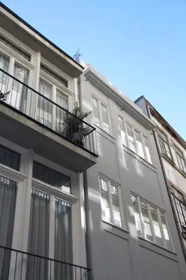 an apartment building with windows and a balcony at Amazing City Center Apartment Porto Villa Lóios in Porto