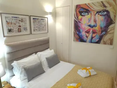 a bedroom with a painting of a lion on the wall at Santa Catarina Patio Apartment - with washer machine in Porto