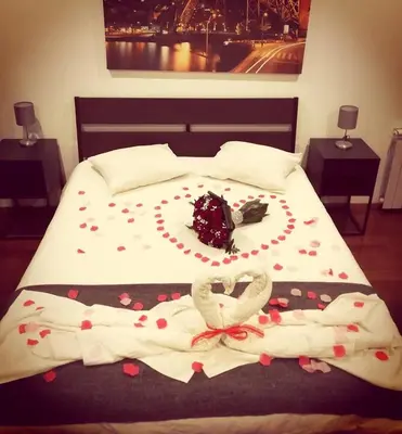 a bed with a heart made out of roses at Metro Heroismo Residence in Porto