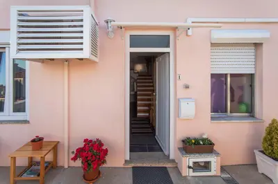 a pink house with a table and flowers at Bairro Alegre, Casa do Porto in Porto