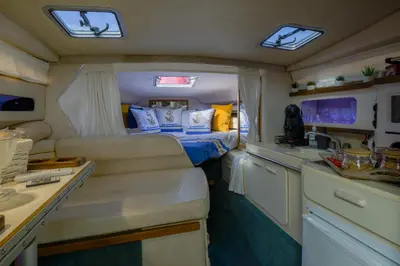 a small room with a bed and a kitchen at SLEEPBOAT Barco Hotel in Porto