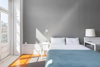 a white bedroom with a bed and a window at GuestReady - Innvict Residences in Porto