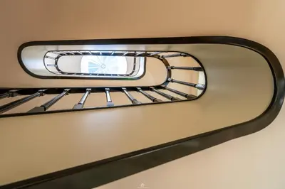 a mirror on the side of a stove at Oporto Histórico - Bonjardim in Porto