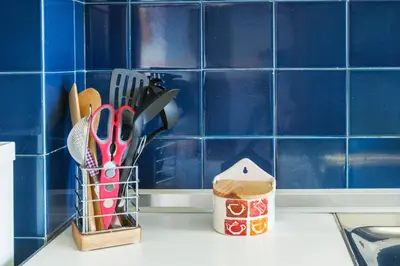 a kitchen counter with a rack of kitchen utensils at Casa do Antonio in Porto