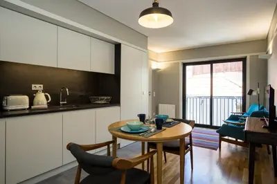 a kitchen and dining room with a table and chairs at Porto Republica Apartments in Porto