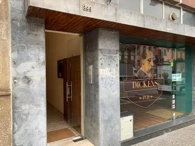 a display window of a dallas dallas mets storefront at Invicta House Loft Boavista in Porto