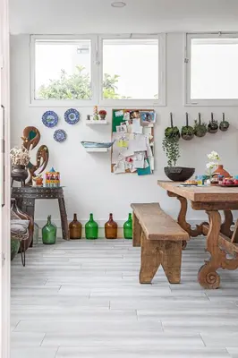 a bathroom with a sink and a green plant at Je T'aime Porto Sweet Rooms in Vila Nova de Gaia