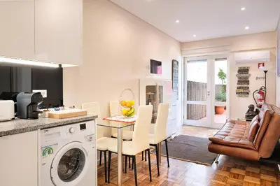 a kitchen and dining room with a washing machine and a table at Refugio in Porto