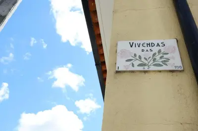 a sign on a building that reads vyrgos das at Kame House in Vila Nova de Gaia