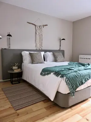 a bedroom with a large bed with a green blanket at Oporto Serviced Apartments - Miragaia in Porto