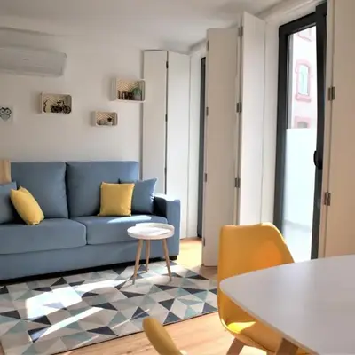 NEW! Colorful and central (9 min-walk to main station)