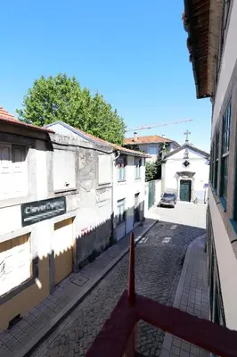 Gallery image of HM - Charming Pinheiro Duplex Apartment in Porto