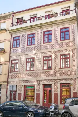 a building with a car parked in front of it at Oporto Classic Pàtio in Porto