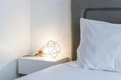 a bed with a lamp on a side table next to a bed at GuestReady - Porto D'Alma - Stª Catarina 1E in Porto