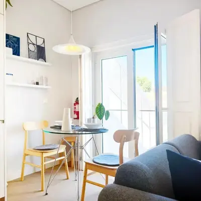 D858 - comfort near downtown - AC & balcony
