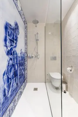 a bathroom with a shower and a toilet in it at Gallery Townhouse & Home in Porto