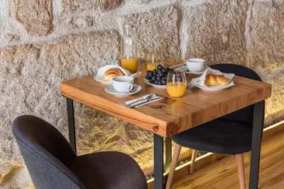 a bedroom with a bed and a window at GuestReady - CastleRock Pub & Hotel in Porto