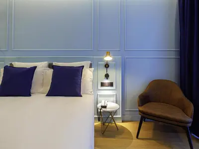 a bathroom with a sink and a mirror at Mercure Porto Centro Aliados in Porto