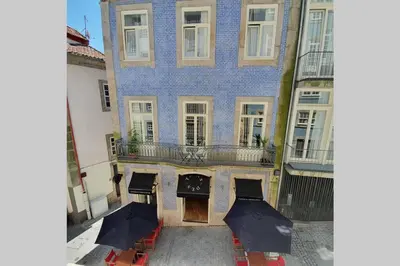 an aerial view of a building with a balcony at Charming Clérigos Studio in Porto