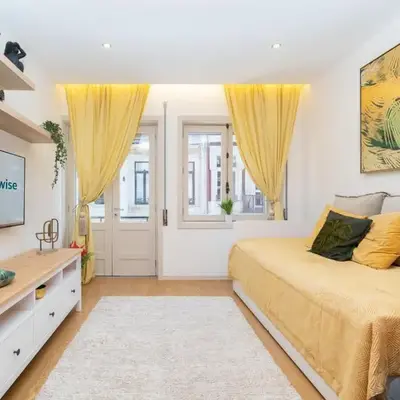 Host Wise - Colorful Bright Flat with Balcony