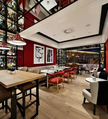 a restaurant with tables and chairs and windows at Vincci Ponte de Ferro in Vila Nova de Gaia