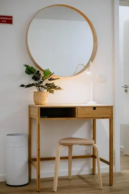 a dressing table with a mirror and a stool at Villa Teresa apartamentos in Vila Nova de Gaia