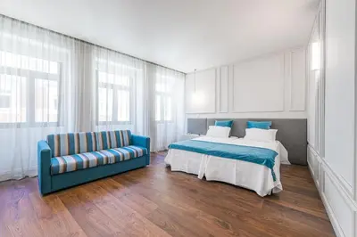 a bedroom with a bed and a blue couch at GuestReady - Jardim das Oliveiras GuestHouse in Porto