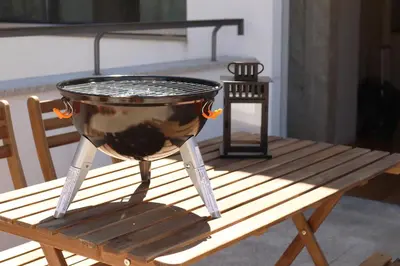 a grill sitting on top of a wooden table at Villa Invicta in Porto