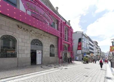 a street in a city with a pink building at Sta Catarina - 2 Bedroom Apartament in Porto
