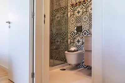 a bathroom with a toilet in a room at Casa Nina in Porto