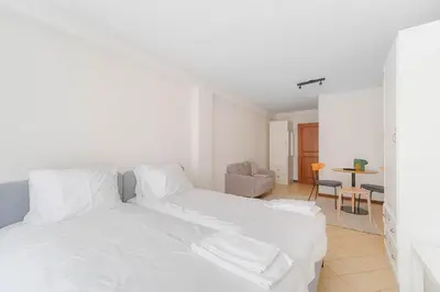 a white bed with white sheets in a bedroom at Nomad's Easy Stay - 1BED Sunrise Cedofeita in Porto