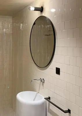 a bathroom with a sink and a mirror at Oporto CoLiving Monte Ramalde in Porto