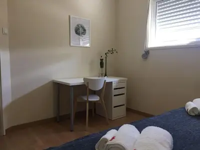 a bedroom with a desk and a bed at Porto à Vista in Vila Nova de Gaia