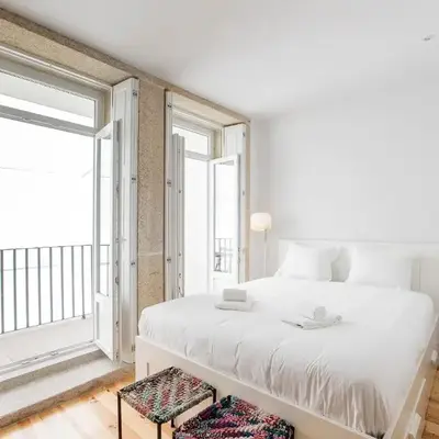 Flux Art Studio w/ AC & Balcony by LovelyStay