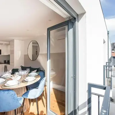 Bright 3BR Flat w/ AC in City Center by LovelyStay