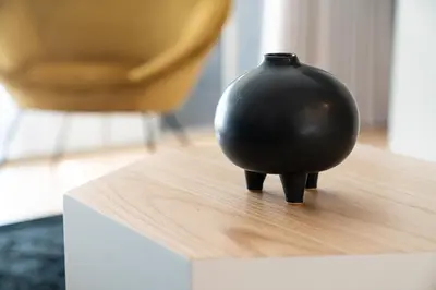 a black vase sitting on top of a table at Shiny Porto in Porto
