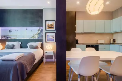 a bedroom with a bed and a table and chairs at 418 Apartamento Galé wifi, estacionamento, elevador in Porto