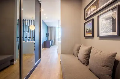 a living room with a couch and a hallway at 418 Apartamento Galé wifi, estacionamento, elevador in Porto