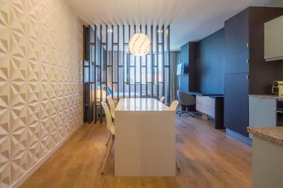 a kitchen with blue cabinets and a table with chairs at 408 Galé Center Apartamento Wi-Fi, estacionamento in Porto