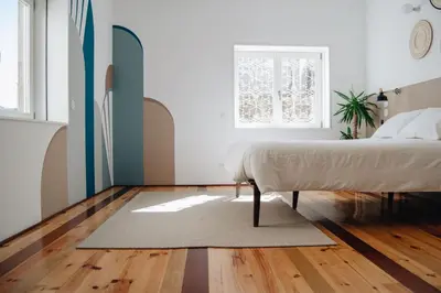 a bedroom with a bed and a rug at Oxford Green House by LovelyStay in Porto