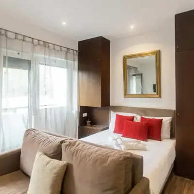 Almada Studios & Suites