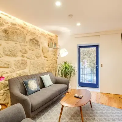 Riverside 2 Bedroom Apartment by DA'HOME