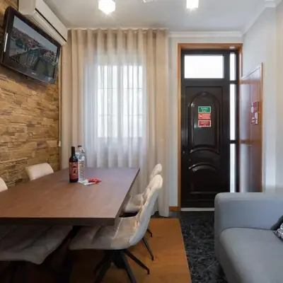 Host Wise - Lovely & Cozy House - Prime Location